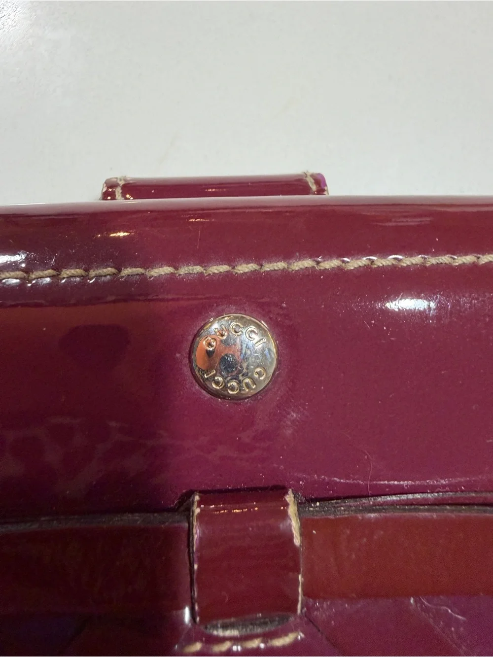 GUCCI Patent Leather Bow Accent Compact Wallet - Burgundy - Picture 2 of 8
